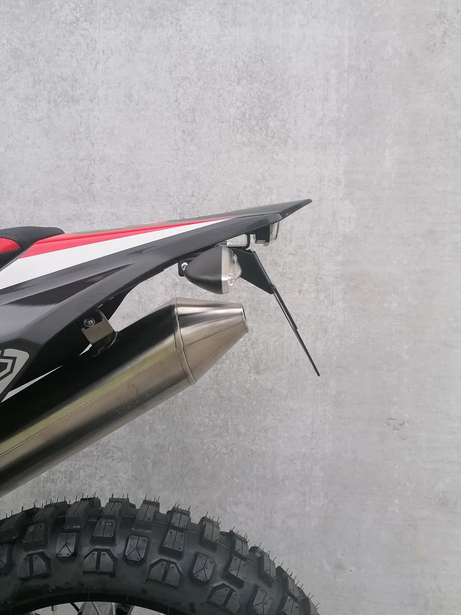 Portatarga GroFaTec Evo per Aprilia RX125 / SX 125 anno 2018-2022 supermoto sx125 enduro rx125 Malaguti Derbi Porta Targa reclinable coda corta conversione della coda