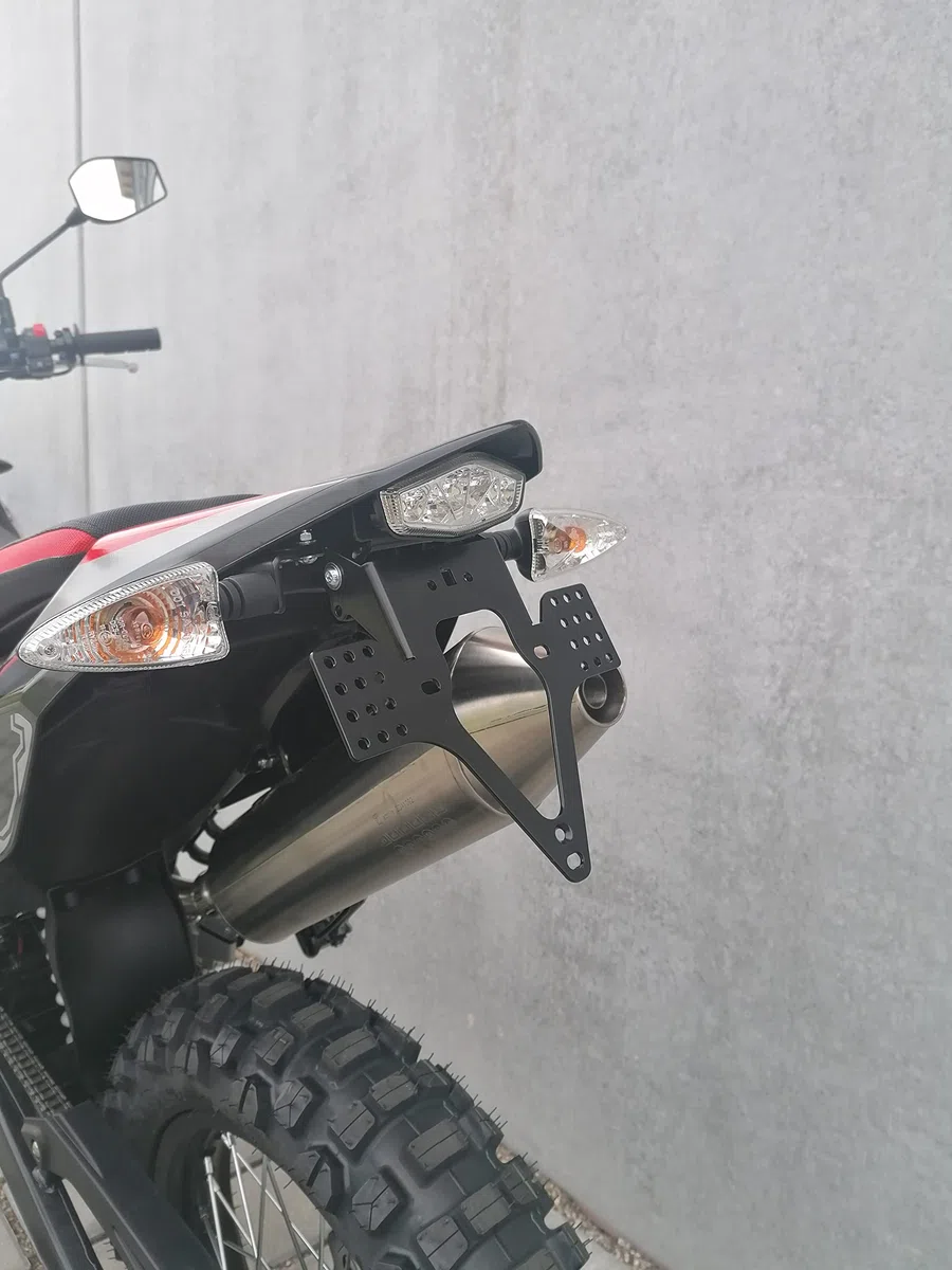 Portatarga GroFaTec Evo per Aprilia RX125 / SX 125 anno 2018-2022 supermoto sx125 enduro rx125 Malaguti Derbi Porta Targa reclinable coda corta conversione della coda