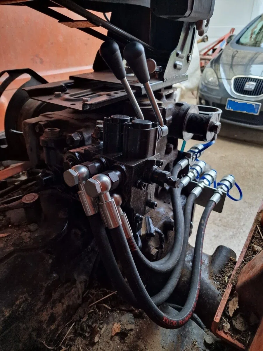 Kit Distributore Ausiliario 2 leva Compatibile per trattore Fiat 450-480-500-540-640